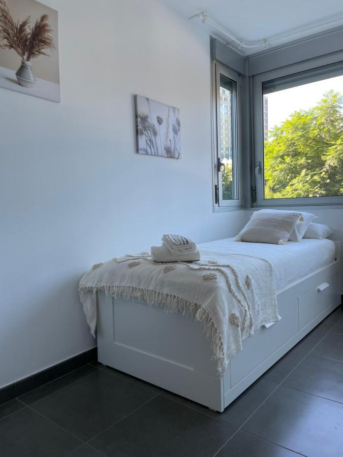 סנט אדריה דה בסוס Standing Apartment Barcelona Forum מראה חיצוני תמונה